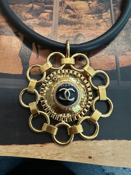 Vintage Button Necklace on Nappa Leather